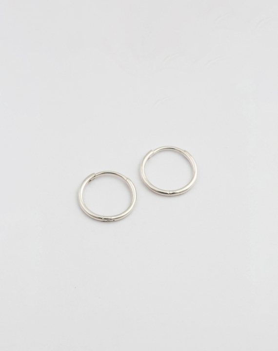 Beloved Small Hoops Silver w grupie Kolczyki / Srebrne kolczyki w SCANDINAVIAN JEWELRY DESIGN (ES1088)